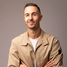 Julien PHILIPPE, agent commercial immobilier à Chabottes, 05260