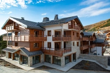 New real estate development of 4 units in Huez (38750)