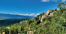 New real estate development of 5 units in Rognes (13840)
