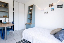 New real estate development of 1 unit in Bron (69500)