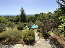 Entre panorama alpin et pinède provençale… une propriété d'exception à Pierrevert.