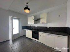 A VENDRE - Immeuble de rapport en monopropriété - 3 logements avec extérieurs privatifs - Emplacement de snacking à exploiter - BÉZIERS (34)