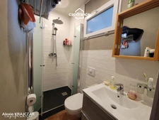 A VENDRE - Maison vigneronne d'une surface plancher de 402m² - Rez-de-chaussée : grand garage + stockage + entrée - 1er étage : logement T4 + grande terrasse - 2nd étage : 113m² à réhabiliter - ROUJAN