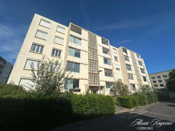 A VENDRE - Appartement T3 en résidence - 54m², 2 chambres - Loggia - Place de parking privative - Cave - BEZIERS, quartier le Carré d'Hort (34)