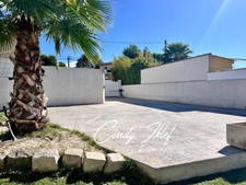 Vitrolles - Les Bords de l'étang - Maison familiale de plain-pied avec dépendance, jardin et piscine.