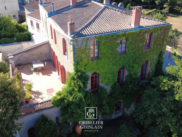 Clisson centre historique – Maison de caractère 150 m², 3 chambres, terrasse et accès rivière