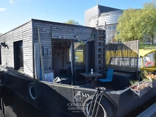 Vivez autrement à Nantes : un appartement flottant de 33 m² au fil de l'eau