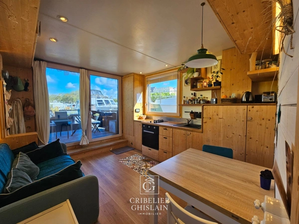 Vivez autrement à Nantes : un appartement flottant de 33 m² au fil de l'eau