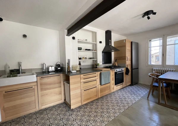 ARLES Maison rénovée avec terrasse et cave, 4 chambres