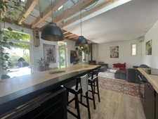 Belle maison de 1928 rénovée à proximité du centre historique, à vendre 