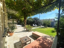 Belle maison de 1928 rénovée à proximité du centre historique, à vendre 