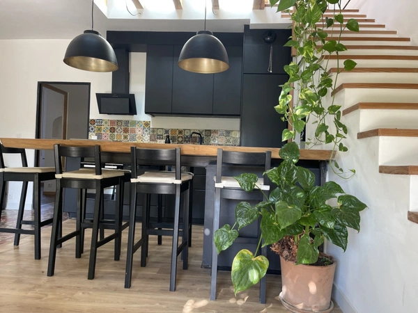 Belle maison de 1928 rénovée à proximité du centre historique, à vendre 