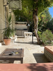 Belle maison de 1928 rénovée à proximité du centre historique, à vendre 