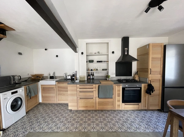 ARLES Maison rénovée avec terrasse et cave, 4 chambres