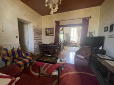 À 25kms d'ARLES, maison en pierre avec terrasse et petit jardin