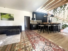 Belle maison de 1928 rénovée à proximité du centre historique, à vendre 