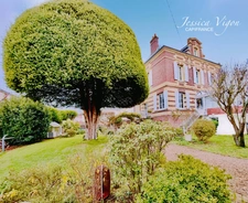 GRANDE MAISON FAMILIALE - 203 m² - CENTRE-VILLE MONTIVILLIERS – 5 Chambres – GRAND GARAGE – Jardin Paysagé de 490 m² 