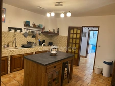 Maison familiale de Plain-pied - 4 Chambres - Terrain plat arboré de 2000 m2.