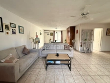 Maison familiale, de Plain-pied sans mitoyenneté - 95m2- Avec piscine.