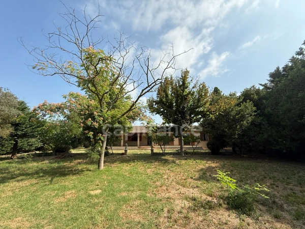 Maison familiale 7 pièces de 155m2 sur 2000m2 de terrain paysager.