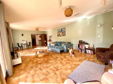 Maison familiale de Plain-pied - 4 Chambres - Terrain plat arboré de 2000 m2.