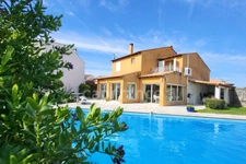 Maison Familiale 6 pièces 152 m2 Piscine et jardin arboré.
