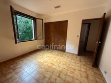 Maison familiale de Plain-pied - 4 Chambres - Terrain plat arboré de 2000 m2.