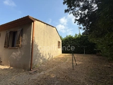 Maison familiale de Plain-pied - 4 Chambres - Terrain plat arboré de 2000 m2.