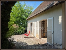 House for sale, elegant townhouse, spacious rooms, 2 bedrooms on the ground floor, 2 bedrooms possible upstairs. Private garden, PUISEAUX (45)