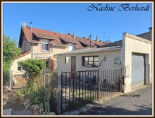 Maison à relooker, 4 pièces,2 chambres, vue sur le Loing en contrebas, Garage, cave, centre ville.