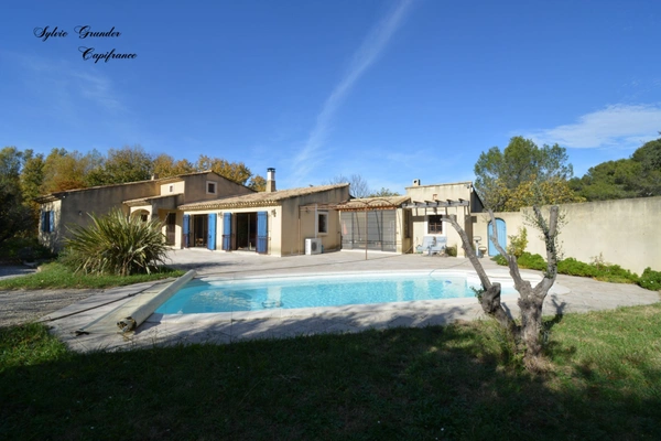Dpt Bouches du Rhône (13), à vendre SAINT CHAMAS maison P7 de 165 m² - Terrain de 5 840,00 m² - Plain pied