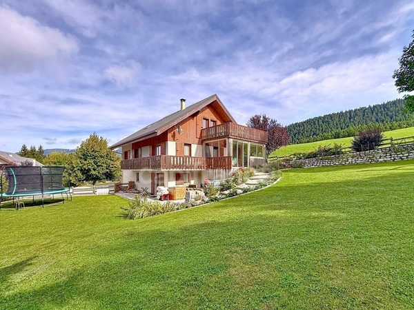 Maison familiale avec studio indépendant – Quartier Bois Barbu, VILLARD DE LANS (38)