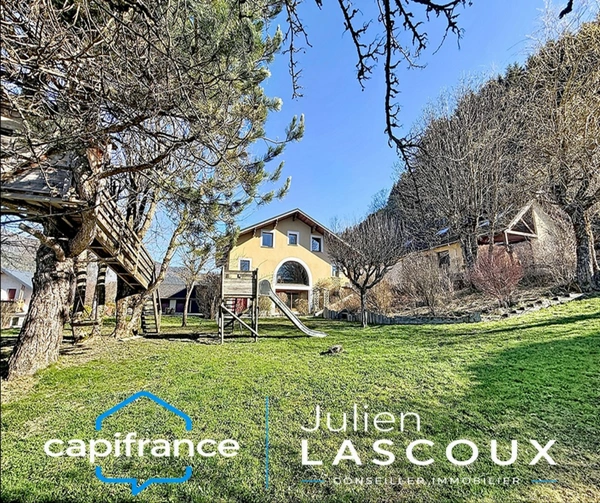 Dpt Isère (38), à vendre maison de charme 10 pièces de plus de 270 m2 habitable
