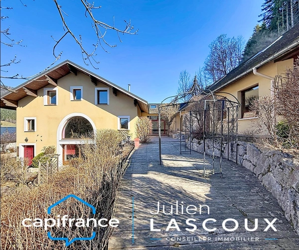 Dpt Isère (38), à vendre maison de charme 10 pièces de plus de 270 m2 habitable