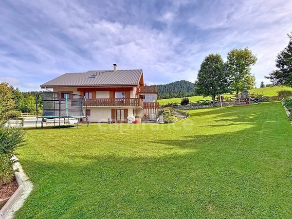 Maison familiale avec studio indépendant – Quartier Bois Barbu, VILLARD DE LANS (38)