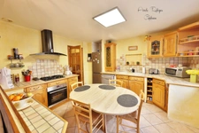 Dpt Saône et Loire (71), for sale CRECHES SUR SAONE house P5 of 163 m² - Land of 2,181.00 m² 