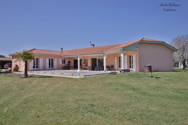 Maison à vendre 6 pièces proche de REPLONGES (01)