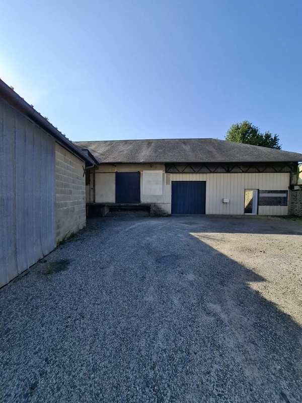 FLERS – Emplacement stratégique avec ensemble immobilier de 600 m² sur 2 100 m² de terrain