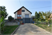 Zeinheim – Maison rénovée 130 m² sur 978 m² de terrain, vue dégagée et cadre paisible.