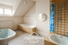 Maison à vendre 8 pièces  (02) 207 m², 5 Chambres, Garage, Annexe et grande Cave - A Rénover