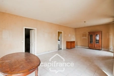 Maison à vendre 8 pièces  (02) 207 m², 5 Chambres, Garage, Annexe et grande Cave - A Rénover