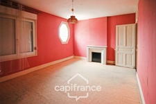 Maison à vendre 8 pièces  (02) 207 m², 5 Chambres, Garage, Annexe et grande Cave - A Rénover
