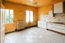 Maison à vendre 8 pièces  (02) 207 m², 5 Chambres, Garage, Annexe et grande Cave - A Rénover