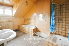 Maison à vendre 8 pièces  (02) 207 m², 5 Chambres, Garage, Annexe et grande Cave - A Rénover