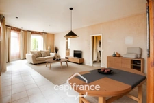 Maison à vendre 8 pièces  (02) 207 m², 5 Chambres, Garage, Annexe et grande Cave - A Rénover