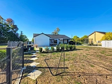 Maison contemporaine de plain-pied avec piscine enterrée et jacuzzi – Beaufort-Orbagna