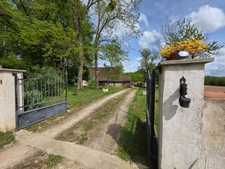 Maison à vendre 4 pièces 97 m2 dont 230 m2 de dépendances (71)