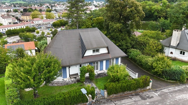 Maison d’architecte atypique avec vue exceptionnelle – 5 chambres – Lons-le-Saunier