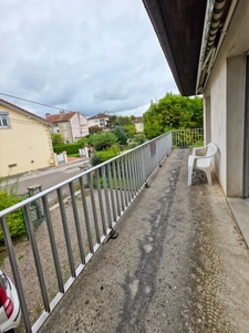 LONS-LE-SAUNIER – Maison 132 m², 4 chambres, terrasse couverte sans vis-à-vis et garage
