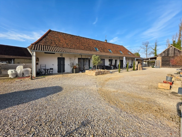 Ferme bressane rénovée à Louhans – 14 pièces, 192 m² avec espace indépendant idéal Airbnb  (71)